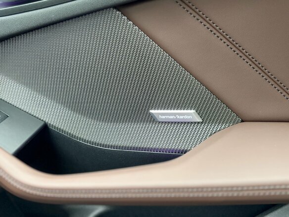 2025 BMW 1 серии 120i IV (F70), чёрный, 4990000 рублей - вид 24