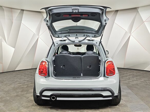2022 Mini Hatch Cooper III (F55/F56) Рестайлинг 2, серый, 2600000 рублей - вид 8