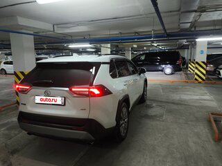 2021 Toyota RAV4 V (XA50), белый, 3500000 рублей, вид 4