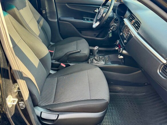 2019 Kia Rio IV, чёрный, 1060000 рублей - вид 9