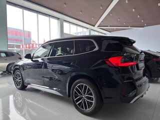 2024 BMW iX1 eDrive 25L, чёрный, 3090000 рублей, вид 5