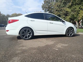 2011 Hyundai Solaris I, белый, 759000 рублей, вид 1