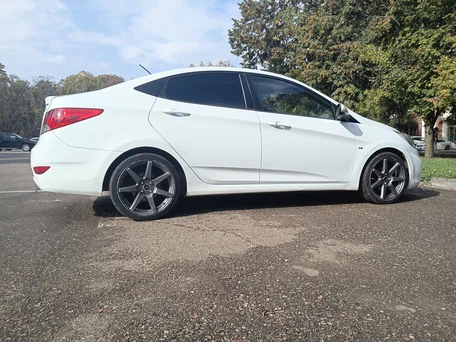 2011 Hyundai Solaris I, белый, 759000 рублей, вид 1