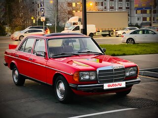 1984 Mercedes-Benz W123 230, красный, 2499999 рублей, вид 5