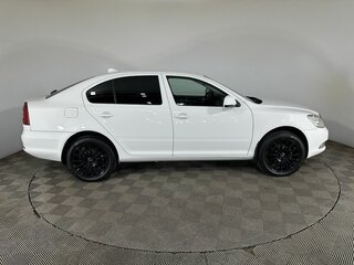 2011 Skoda Octavia DSG7 II (A5) Рестайлинг, белый, 680000 рублей, вид 4
