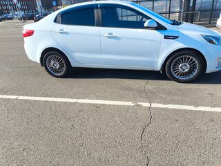 2011 Kia Rio 4-speed III, белый, 795000 рублей, вид 3