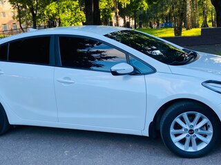 2017 Kia Cerato III Рестайлинг (Classic), белый, 1420000 рублей, вид 4