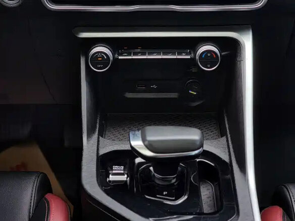 2022 Geely Coolray (Binyue) I, серебристый, 1123999 рублей - вид 10