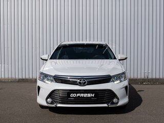 2015 Toyota Camry VII (XV50) Рестайлинг, белый, 2199000 рублей, вид 3