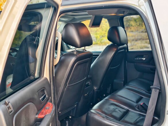 2012 Chevrolet Tahoe 6AT III, белый, 1750000 рублей - вид 14