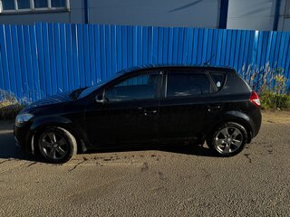 2011 Kia Ceed I Рестайлинг, чёрный, 700000 рублей, вид 3