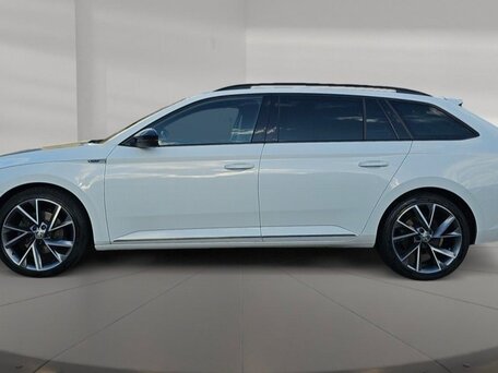 2023 Skoda Superb III Рестайлинг, белый, 4000000 рублей, вид 5