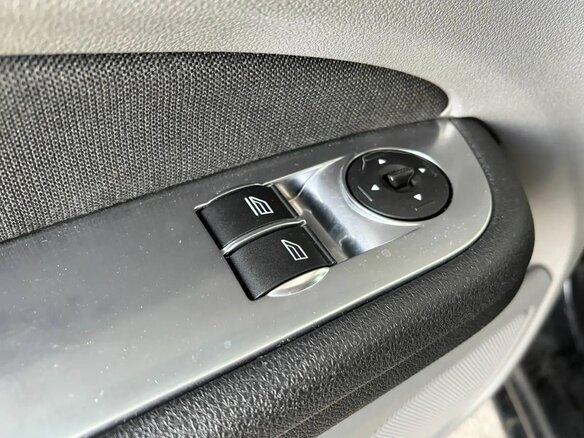 2011 Ford Focus II Рестайлинг, чёрный - вид 13