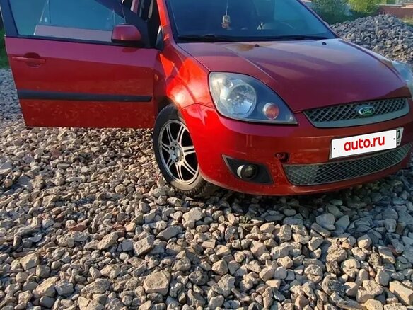 2007 Ford Fiesta Mk5, красный