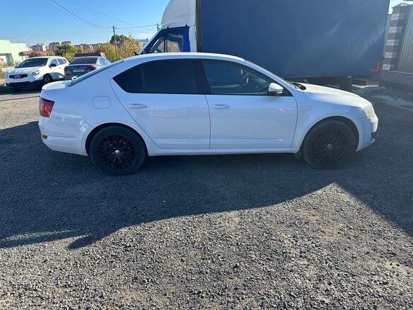 2014 Skoda Octavia III (A7), белый, 1370000 рублей - вид 4