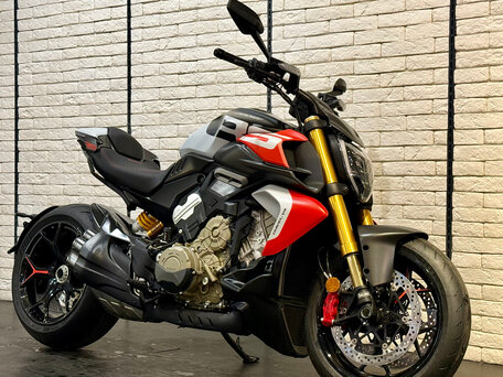2026 Ducati Diavel V4, серый, 3880000 рублей, вид 4