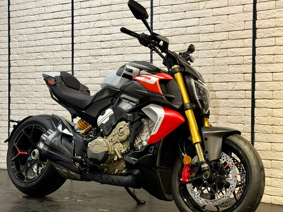 2026 Ducati Diavel V4, серый, 3880000 рублей - вид 3
