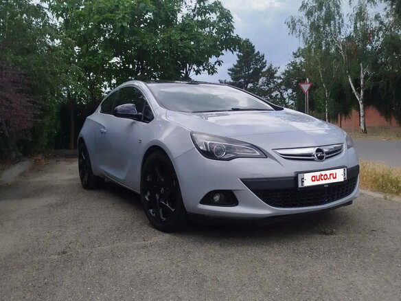 2013 Opel Astra GTC J Рестайлинг, белый, 800000 рублей - вид 3