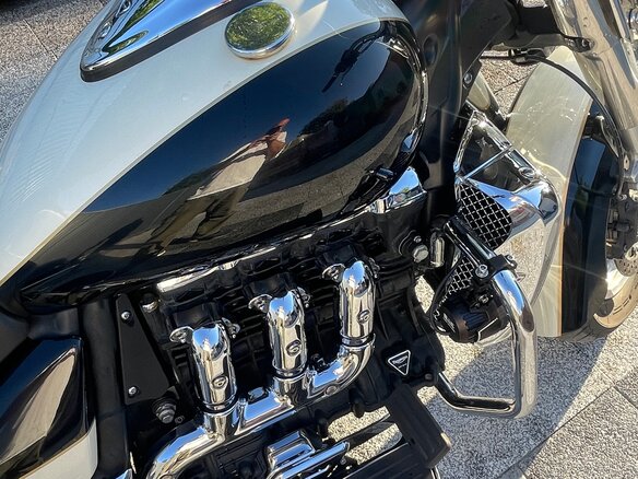 2012 Triumph Rocket III, бежевый, 1200000 рублей - вид 3