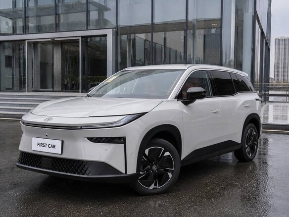 2026 Toyota bZ3X 58.3 kWh, серый, 2729512 рублей