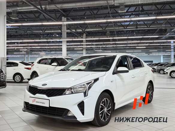 2020 Kia Rio IV Рестайлинг, белый, 1559000 рублей