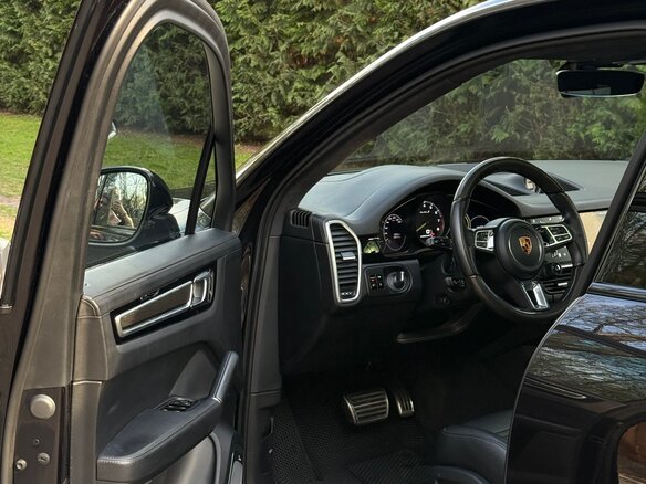 2019 Porsche Cayenne Turbo S E-Hybrid III, чёрный, 12300000 рублей - вид 8