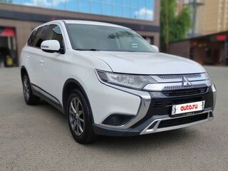 2018 Mitsubishi Outlander III Рестайлинг 3, белый, 1690000 рублей, вид 2