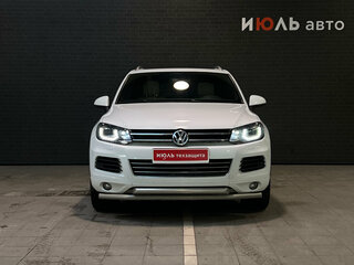 2012 Volkswagen Touareg II, белый, 2000000 рублей, вид 2