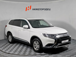 2019 Mitsubishi Outlander III Рестайлинг 3, белый, 1879000 рублей, вид 3