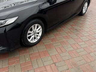 2020 Toyota Camry VIII (XV70), чёрный, 2650000 рублей, вид 3