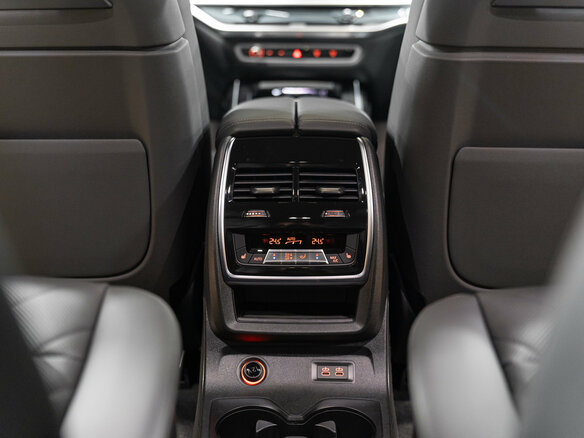2026 BMW X7 40i I (G07) Рестайлинг, серый, 17690000 рублей - вид 21