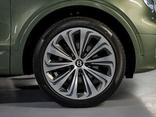 2025 Bentley Bentayga I Рестайлинг, зелёный, 32990000 рублей, вид 4