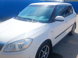 2010 Skoda Fabia II Рестайлинг, белый, 815000 рублей, вид 3