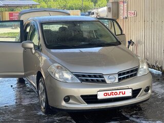 2010 Nissan Tiida I Рестайлинг, коричневый, 750000 рублей, вид 1