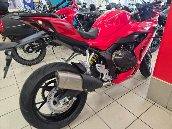 2026 QJMotor SRK 800 RR, красный, 859000 рублей - вид 2