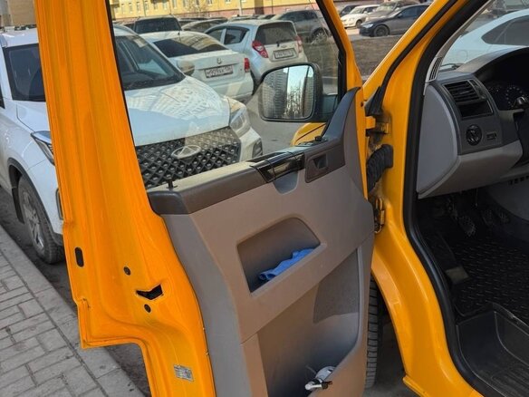 2008 Volkswagen Transporter, жёлтый, 1450000 рублей - вид 9