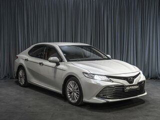 2021 Toyota Camry VIII (XV70), белый, 3049000 рублей, вид 1