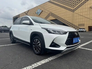 2023 Toyota Yaris L X XP150 Рестайлинг, белый, 1130217 рублей, вид 3