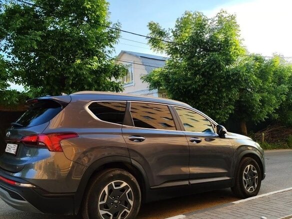 2021 Hyundai Santa Fe IV Рестайлинг, серый, 3360000 рублей - вид 2