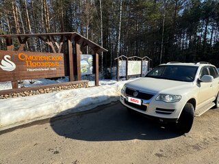 2008 Volkswagen Touareg I Рестайлинг, белый, 920000 рублей, вид 4