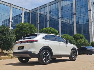 2023 Honda Vezel II, белый, 1913000 рублей, вид 5