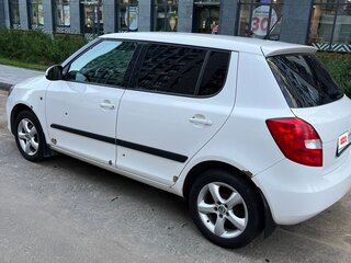 2011 Skoda Fabia II Рестайлинг, белый, 450000 рублей, вид 4