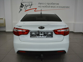 2012 Kia Rio 4-speed III, белый, 649000 рублей, вид 5
