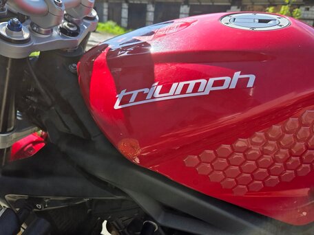 2011 Triumph Street Triple, красный, 500000 рублей, вид 5