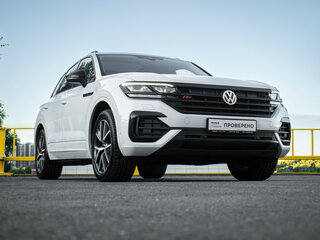 2018 Volkswagen Touareg III, белый, 5590000 рублей, вид 3