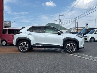 2023 Toyota Yaris Cross I, белый, 1600000 рублей, вид 4