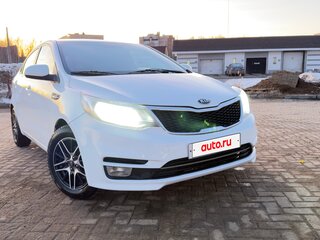 2017 Kia Rio III Рестайлинг, белый, 975000 рублей, вид 4