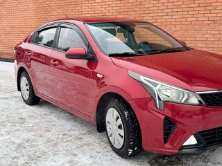 2021 Kia Rio IV Рестайлинг, красный, 1200000 рублей, вид 2