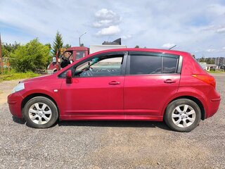 2011 Nissan Tiida I Рестайлинг, красный, 600000 рублей, вид 4