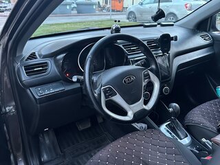 2015 Kia Rio III Рестайлинг, коричневый, 800000 рублей, вид 5